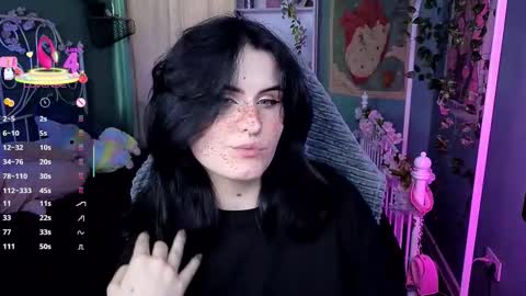 Snapshot of darksh1ne chatting on 09-15-25, 11:10 Shine online show from 09-15-25, 11:10