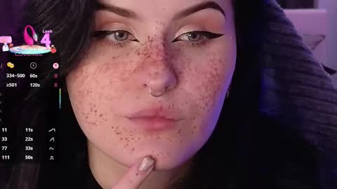 Snapshot of darksh1ne chatting on 09-22-25, 05:53 Shine online show from 09-22-25, 05:53