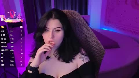 Snapshot of darksh1ne chatting on 09-25-25, 06:28 Shine online show from 09-25-25, 06:28