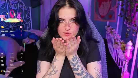 Snapshot of darksh1ne chatting on 10-07-25, 06:10 Shine online show from 10-07-25, 06:10