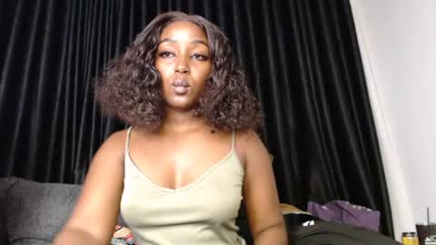 darktanqueen online show from 06-18-26, 03:40