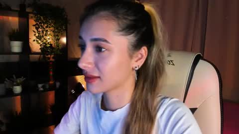 Belle online show from 09-21-25, 04:03