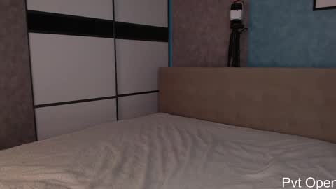 your lovely Oli online show from 02-24-25, 05:53
