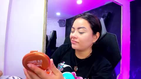 Snapshot of darlingbdsm_ chatting on 11-21-25, 01:43 Darling online show from 11-21-25, 01:43