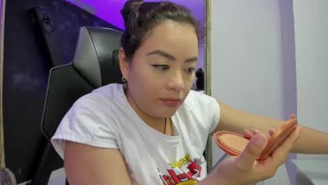 Snapshot of darlingbdsm_ chatting on 01-16-26, 01:59 Darling online show from 01-16-26, 01:59