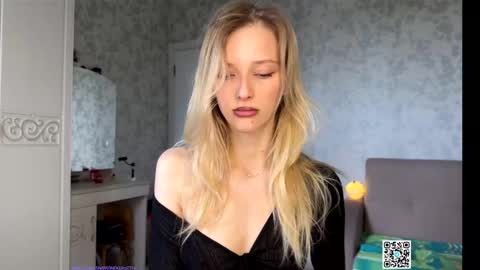 Snapshot of darlingdarinka chatting on 09-26-25, 04:38 D online show from 09-26-25, 04:38