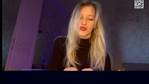 Snapshot of darlingdarinka chatting on 09-30-25, 04:28 D online show from 09-30-25, 04:28