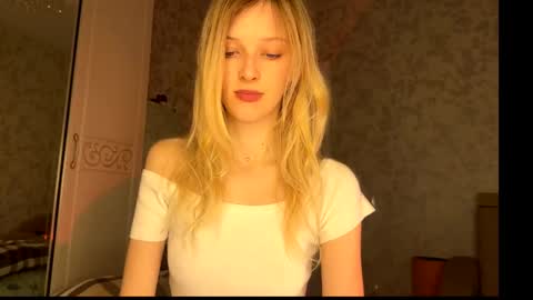 Snapshot of darlingdarinka chatting on 10-23-25, 03:11 D online show from 10-23-25, 03:11