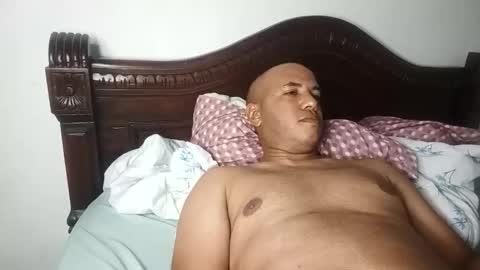 Snapshot of darwinsreyes chatting on 11-08-25, 09:57 darwinsreyes online show from 11-08-25, 09:57