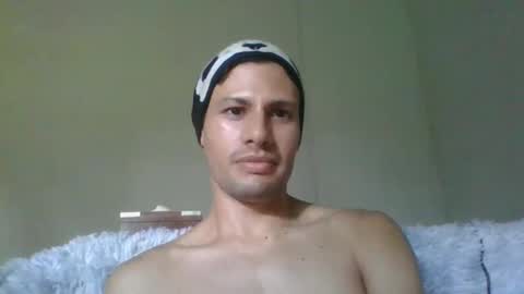 Snapshot of daryof chatting on 12-16-24, 07:54 Daryo Franco online show from 12-16-24, 07:54