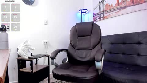 Dash online show from 10-28-25, 01:58