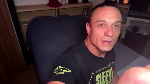 Snapshot of dave875126 chatting on 06-03-26, 12:57 dave875126 online show from 06-03-26, 12:57