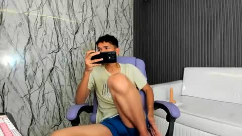 Snapshot of davexxx_ chatting on 06-25-26, 05:12 Dave online show from 06-25-26, 05:12