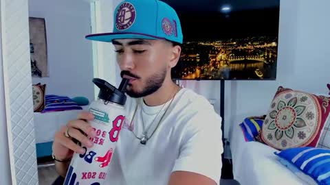 Hey im David that loves to explore and speak their fantasies. Very open talktative and nice. Feel free to chat with me online show from 03-08-26, 02:21