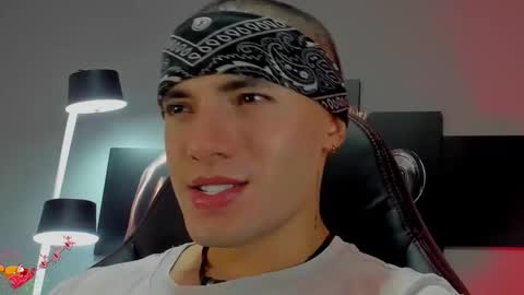 David Jons online show from 12-31-24, 01:04