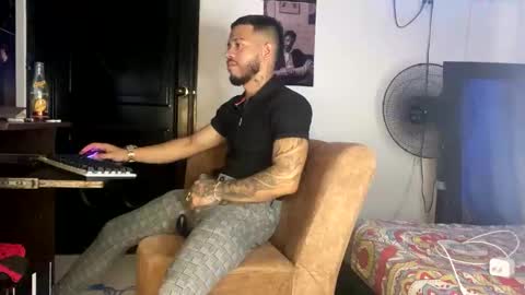 Snapshot of davide_daniels chatting on 12-23-24, 03:29 Davide online show from 12-23-24, 03:29