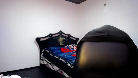 Snapshot of davidkaloc chatting on 12-23-24, 02:35 David online show from 12-23-24, 02:35
