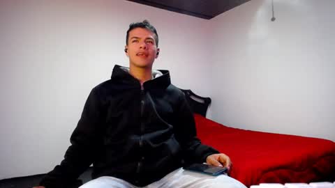 Snapshot of davidkaloc chatting on 01-05-25, 04:58 David online show from 01-05-25, 04:58