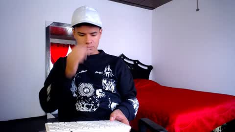 Snapshot of davidkaloc chatting on 01-14-25, 02:11 David online show from 01-14-25, 02:11
