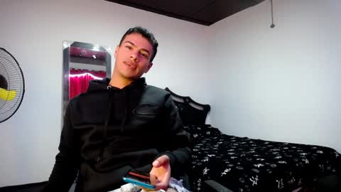 Snapshot of davidkaloc chatting on 01-27-25, 05:03 David online show from 01-27-25, 05:03