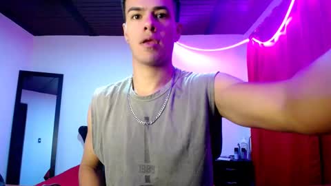 Snapshot of davidkaloc chatting on 02-14-25, 05:41 David online show from 02-14-25, 05:41