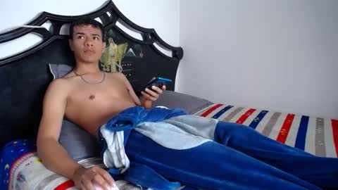 Snapshot of davidkaloc chatting on 10-19-25, 05:13 David online show from 10-19-25, 05:13