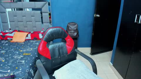 davidro030 online show from 11-19-25, 02:33