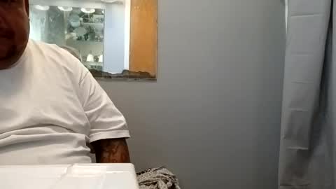 Snapshot of davidzhere222800 chatting on 11-10-25, 11:15 davidzhere222800 online show from 11-10-25, 11:15