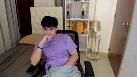 Snapshot of davincihugecock chatting on 03-06-26, 04:47 daniel online show from 03-06-26, 04:47