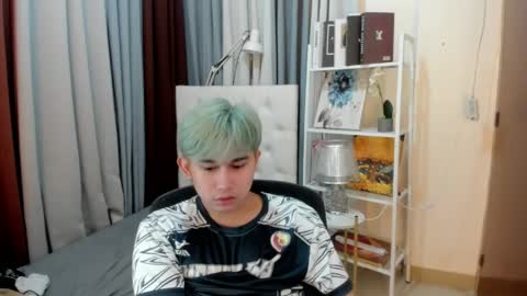 Snapshot of davincihugecock chatting on 04-08-26, 05:35 daniel online show from 04-08-26, 05:35