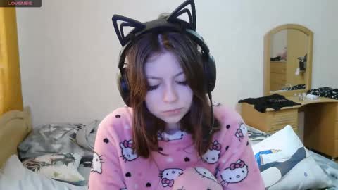 Snapshot of dawndollins chatting on 10-07-25, 07:38 Alice online show from 10-07-25, 07:38