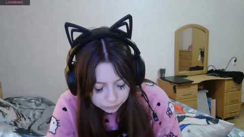 Snapshot of dawndollins chatting on 10-14-25, 08:48 Alice online show from 10-14-25, 08:48