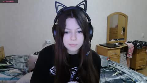 Snapshot of dawndollins chatting on 10-17-25, 08:28 Alice online show from 10-17-25, 08:28