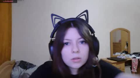 Snapshot of dawndollins chatting on 10-20-25, 11:32 Alice online show from 10-20-25, 11:32