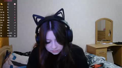 Snapshot of dawndollins chatting on 10-29-25, 08:16 Alice online show from 10-29-25, 08:16