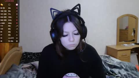 Snapshot of dawndollins chatting on 10-30-25, 05:20 Alice online show from 10-30-25, 05:20