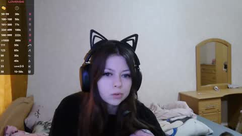 Snapshot of dawndollins chatting on 11-04-25, 08:13 Alice online show from 11-04-25, 08:13