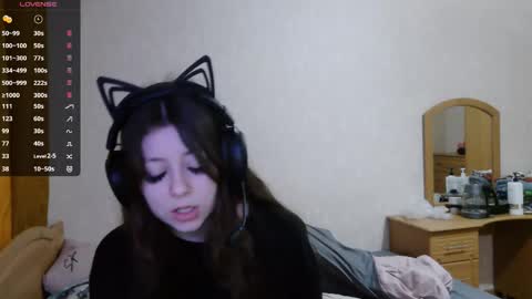 Snapshot of dawndollins chatting on 11-08-25, 07:19 Alice online show from 11-08-25, 07:19