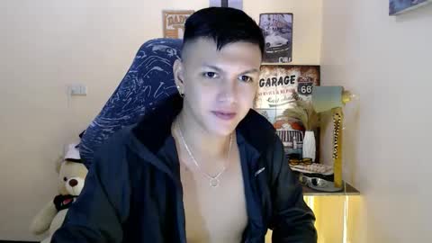 Snapshot of dax_x chatting on 01-04-25, 11:17 JC LOVER BOY online show from 01-04-25, 11:17