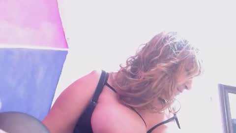 Snapshot of dayanasweet1 chatting on 04-24-26, 08:11 dayana online show from 04-24-26, 08:11