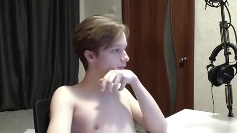 Snapshot of daylilong chatting on 02-26-25, 06:43 DayliLong online show from 02-26-25, 06:43