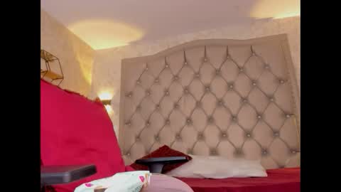 Snapshot of dayra_angels chatting on 02-19-25, 01:51 DAYRA ANGELS online show from 02-19-25, 01:51