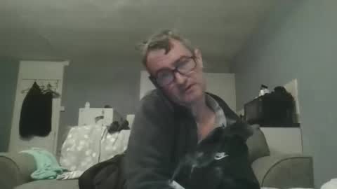 Dazzill online show from 11-28-25, 04:42