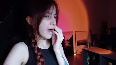 Snapshot of dead_girll chatting on 06-10-26, 11:24 freak online show from 06-10-26, 11:24