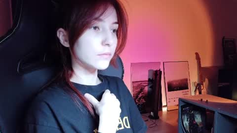 Snapshot of dead_girll chatting on 06-21-26, 12:46 freak online show from 06-21-26, 12:46