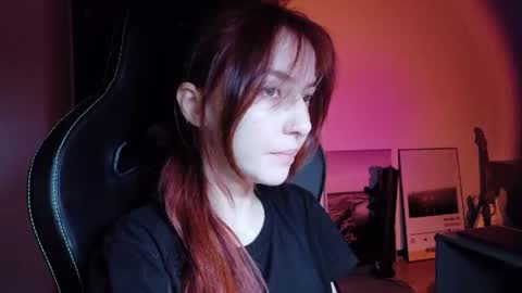 Snapshot of dead_girll chatting on 06-22-26, 12:35 freak online show from 06-22-26, 12:35
