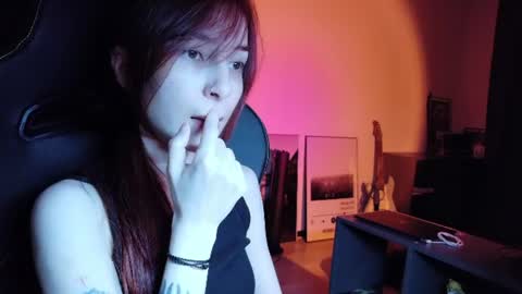 Snapshot of dead_girll chatting on 06-23-26, 12:52 freak online show from 06-23-26, 12:52