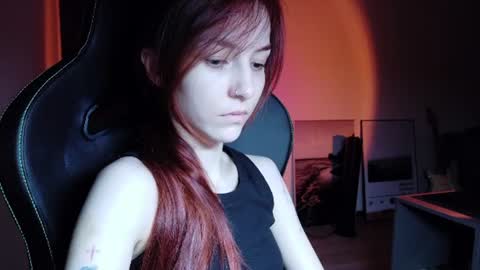 Snapshot of dead_girll chatting on 06-24-26, 12:53 freak online show from 06-24-26, 12:53
