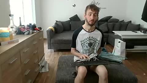 Snapshot of deaf_fc_union_berlin14 chatting on 03-28-26, 06:57 robert online show from 03-28-26, 06:57