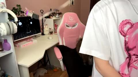 Maggie online show from 04-28-26, 02:27